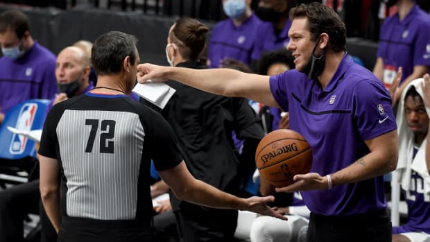 luke-walton-mask